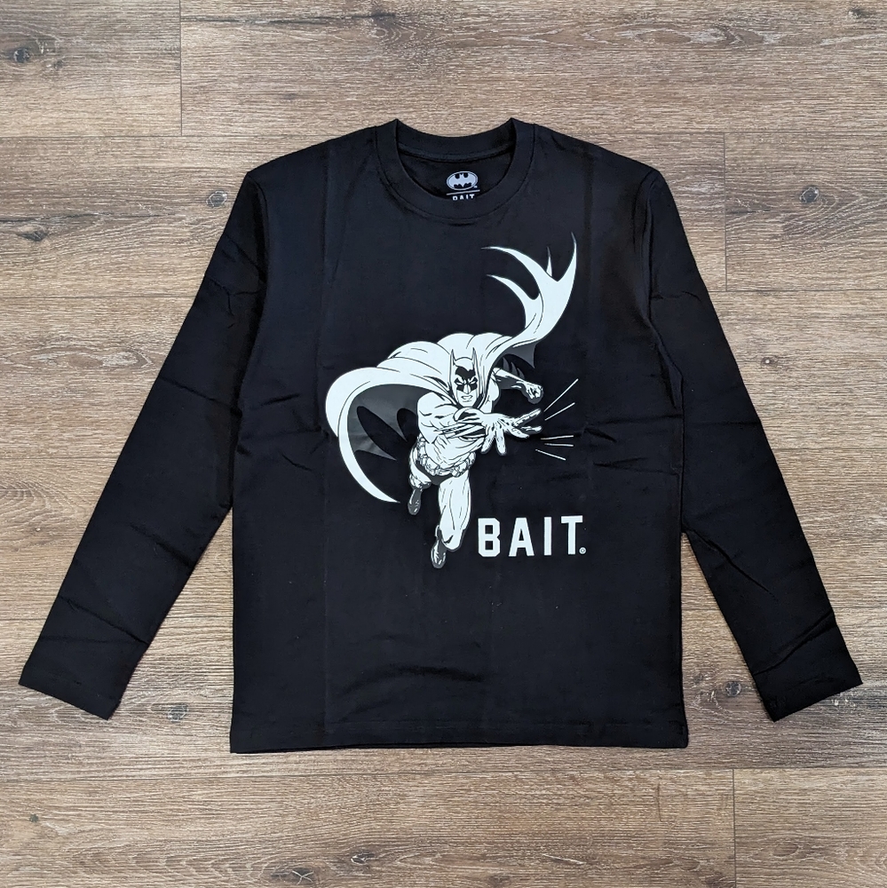 Bait x Batman glow in the dark Batarang longsleeve t-shirt - SIZE S